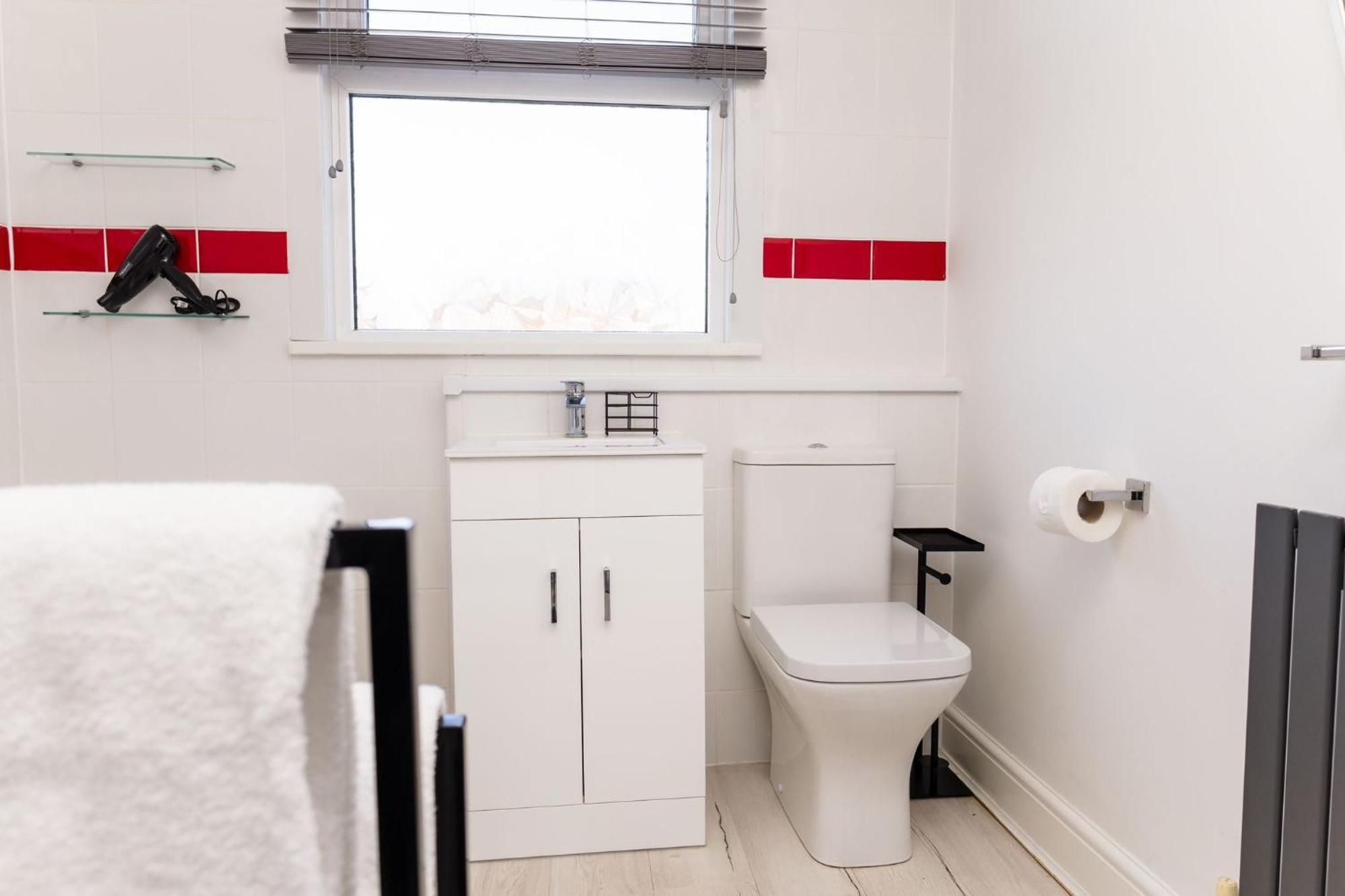 فيلا ريدكارفي Muriel Retreat - Central Location - Free Parking, Fast Wifi, Smarttv With Netflix By Yoko Property المظهر الخارجي الصورة